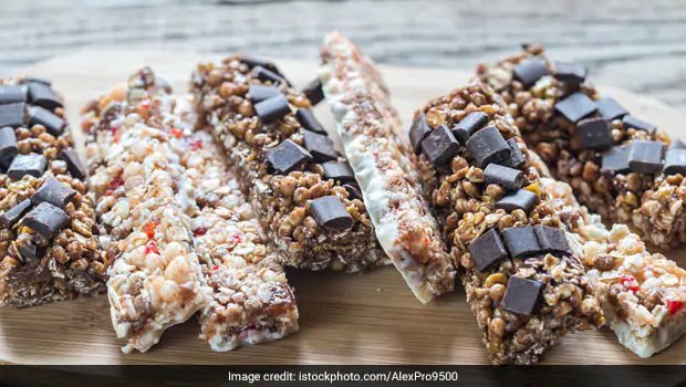 Make Protein-Rich Dates And Nuts Bar Without Refined Sugar For Your Diet (Recipe Video)