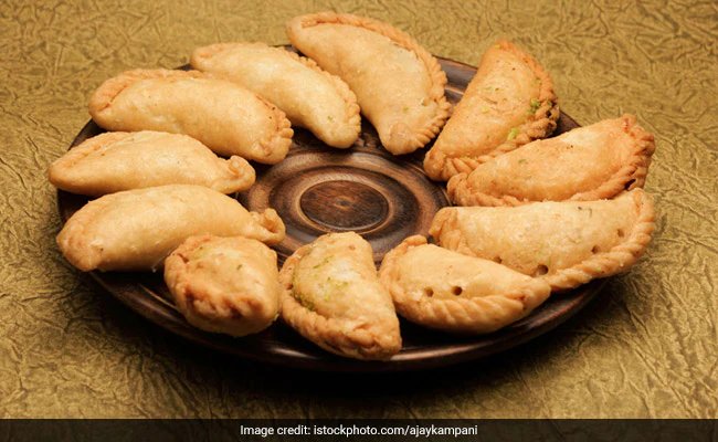 Watch: Give Your Gujiyas A Savoury Twist This Holi Season With Matar Karanji