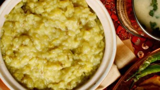 Make Khichdi A High-Protein Dish With This Easy Recipe That Adds Palak And Other Veggies To It